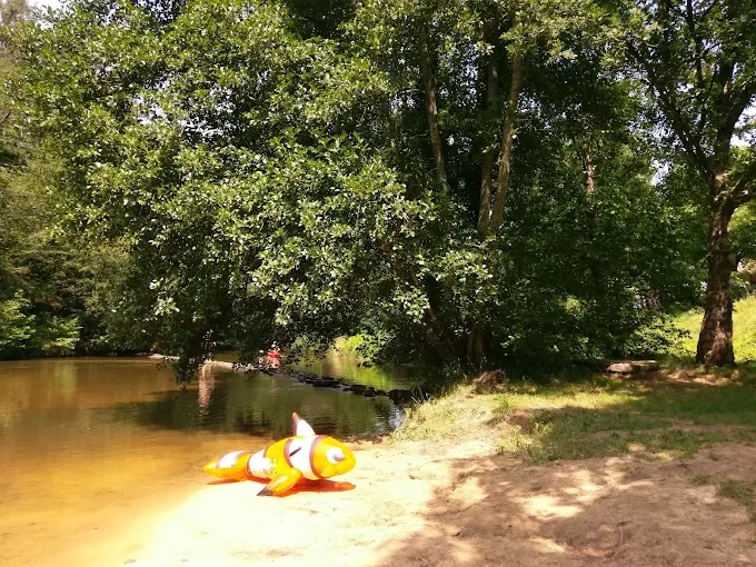 Camping Dordogne, plage bord de la rivière