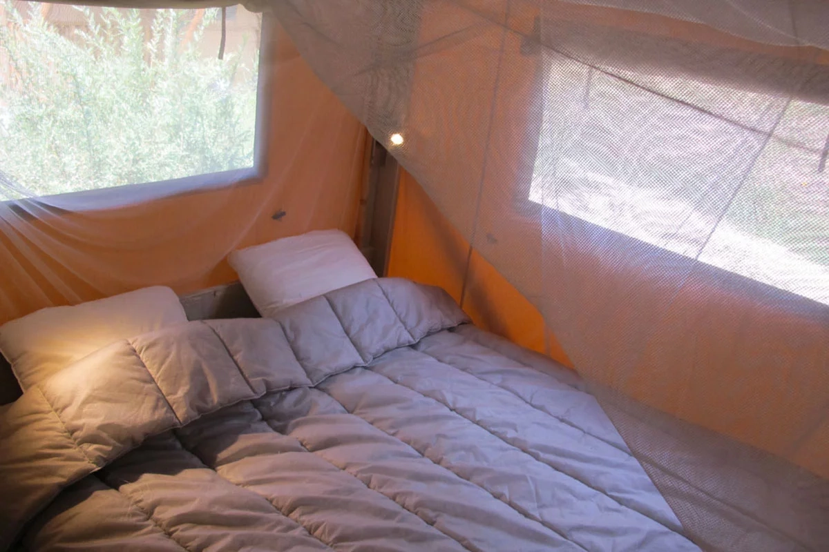 Location tente de safari, lit double, camping la Chatonnière