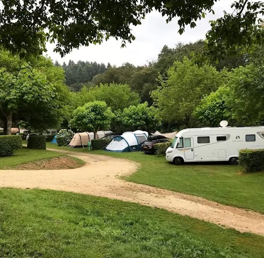 Location emplacement tentes et caravane, camping en Dordogne