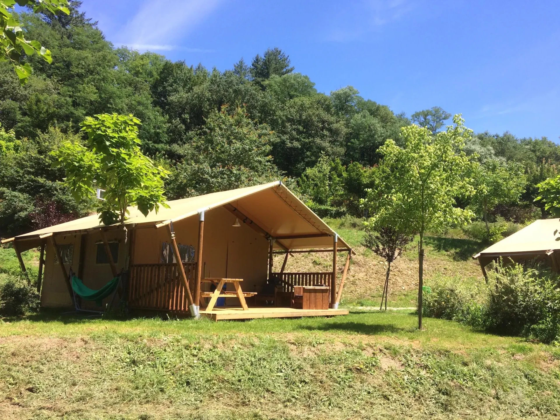location tente safari, camping la Chatonnière en Dordogne