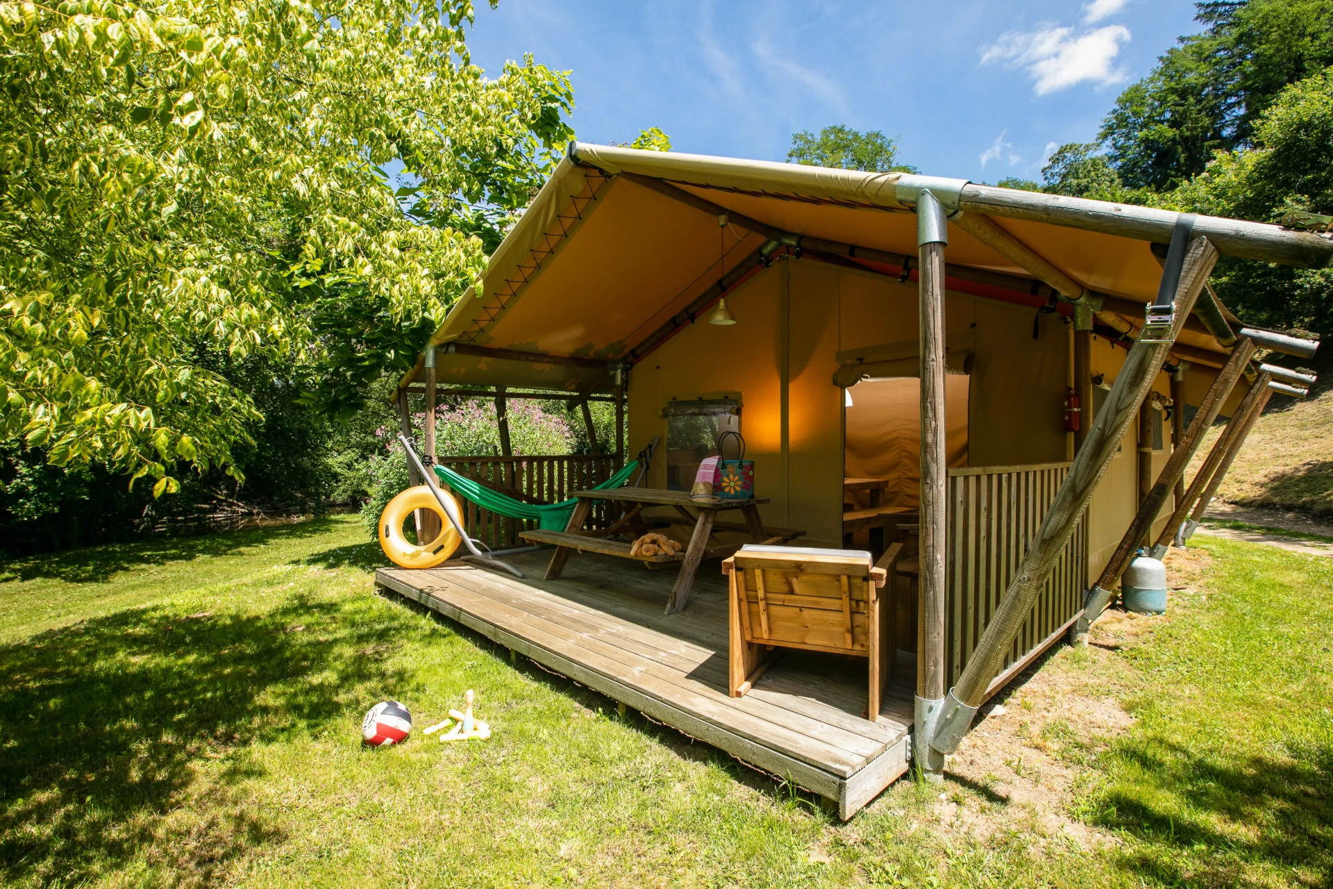 Location tente de safari dans camping la Chatonnière